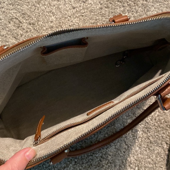 Dooney and Bourke leather bag - Picture 3 of 4